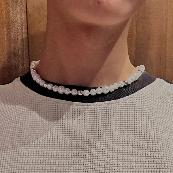 Vòng cổ ngọc trai phối charm kim loại – Phong cách streetwear cá tính unisex