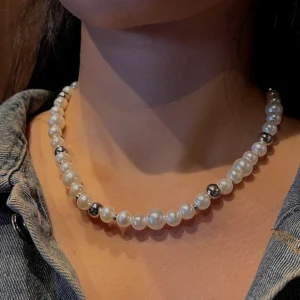 Vòng cổ ngọc trai phối charm kim loại – Phong cách streetwear cá tính unisex