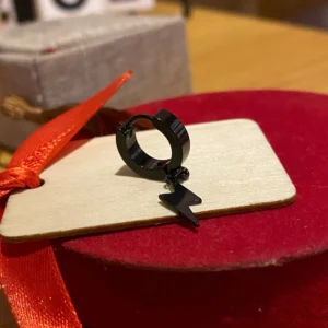 Mẫu Khuyên Tai Nam Cá Tính Tại Quận 12