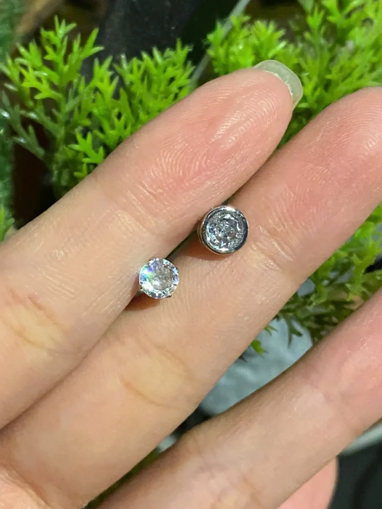 Khuyên Tai Nam Titan Và Cách Bảo Quản &#8211; Bền Bỉ Theo Thời Gian