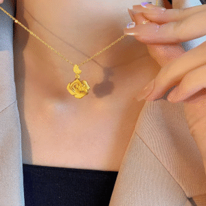 Mặt dây chuyền vàng nữ đẹp: Cách chọn để nâng tầm phong cách và cá tính riêng